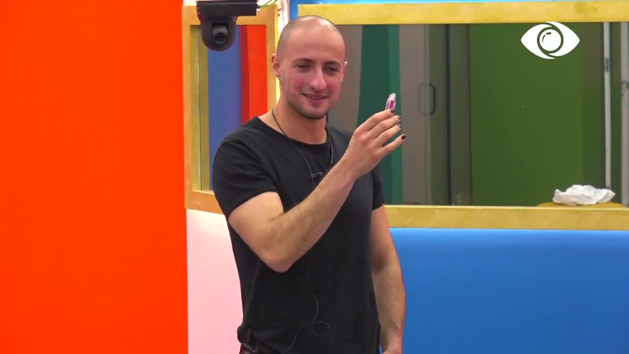 “Do ju nxjerrim të gjithëve jashtë”, pas debatit Olta dhe Kristi ironizojnë nëpër shtëpi