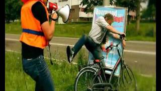 preview picture of video ''De Argeloze Fietser versus MegaMan' Roermond Swingt!.wmv'