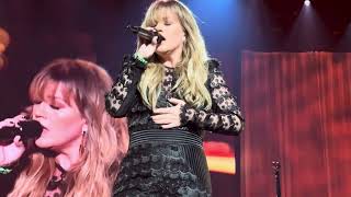 Kelly Clarkson performs Already Gone at the Chemistry Residency in Las Vegas on 12/30/23.