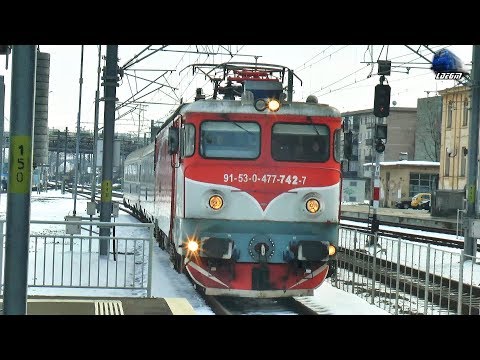 Delfinul 477-742-7 RO-SNTFC & LE5100 40-1086-0 RO-RCCRo in Gara Arad Station - 24 Marh 2018