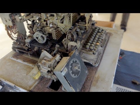 Teletype Model 19 - Part 1: A Teletype Arrives for Restoration