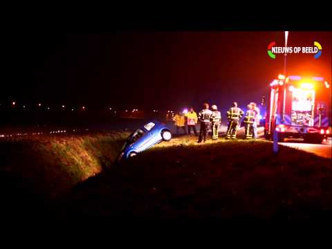 Auto te water na éénzijdig ongeval Maasdamseweg N217 'S-Gravendeel