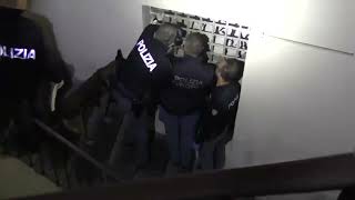 droga-e-telefonini-in-carcere-a-secondigliano-il-blitz-della-polizia