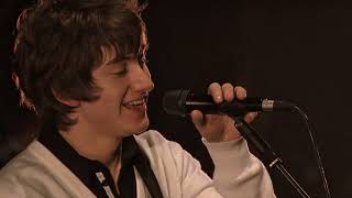 Arctic Monkeys - Dancing Shoes (Live At The Apollo in December 2007) [HD] 1080p)
