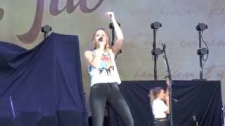 Maddie &amp; Tae - Right Here Right Now - 8/11/2016