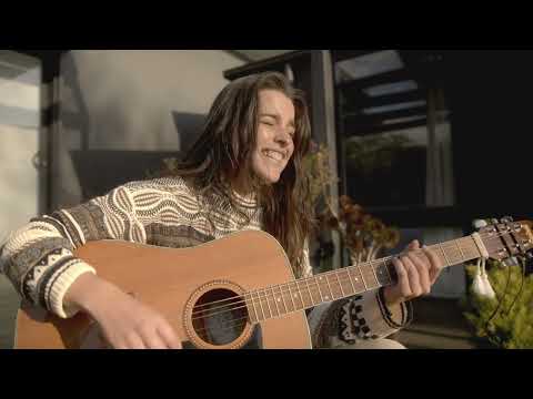 Steph Strings - Gratefully [Official Visualiser]