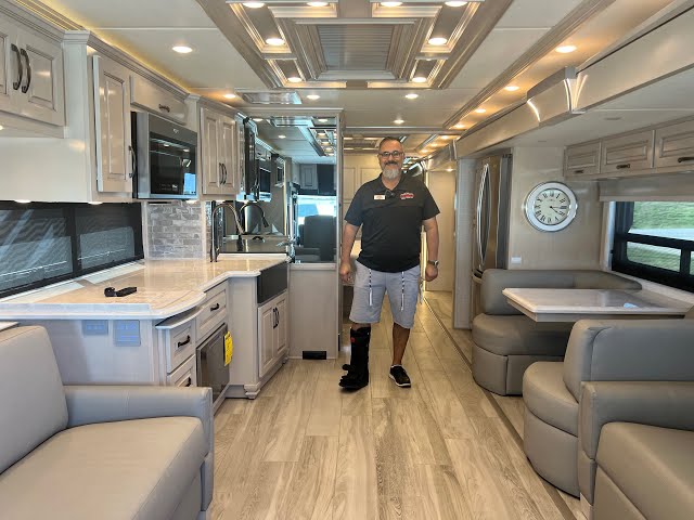 Preview image of 2024 Newmar Dutch Star 4369 17N232076 youtube video