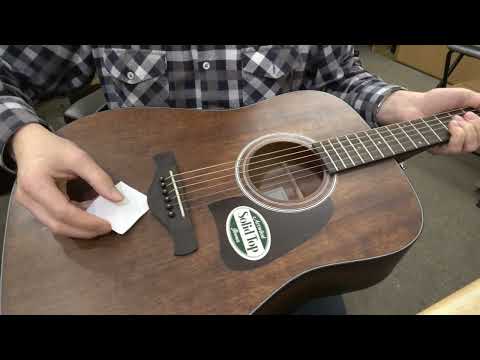 Korekty i regulacje twardej gitary akustycznej