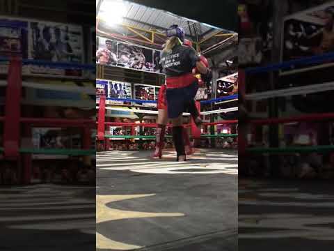 O dia que eu lutei Muay Thai na Tailândia.