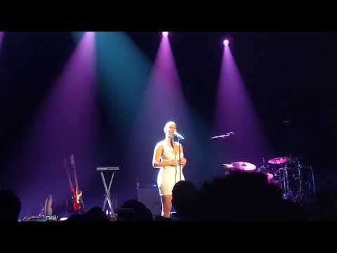 "Don't Watch Me Cry" - Jorja Smith (Live at The Forum, Melbourne)