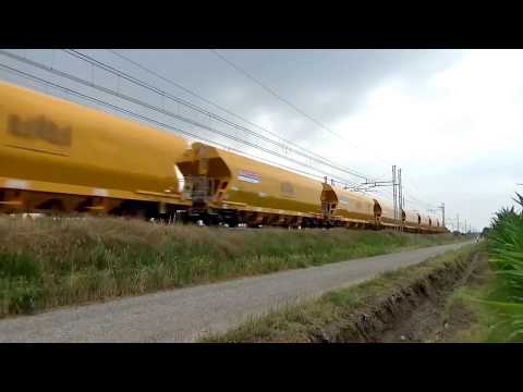 Captrain in doppia con nuove tramogge Nacco transita a Savigliano 27.6.2017