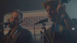 Houseshow Feat. Drew Holcomb & The Neighbors "Morning Song"