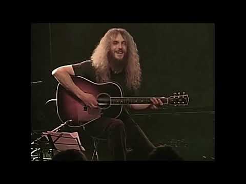 Guthrie Govan acoustic solo 1