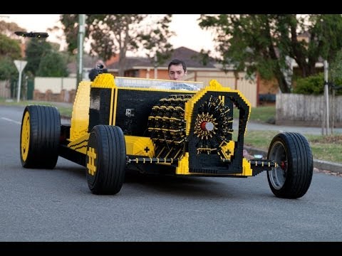 Mira al Hot Rod de Lego andando.