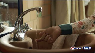  Children brushing their teeth the wrong way