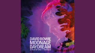 Kadr z teledysku Sound And Vision (Moonage Daydream Mix) tekst piosenki David Bowie