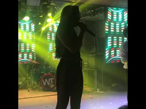 Com ou sem mim Barbara d'lux#Neguba batera