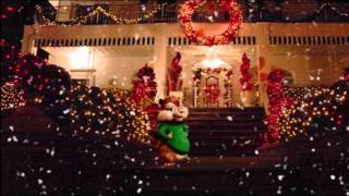 All I Want for Christmas is My Two Front Teeth sung by Alvin and the Chipmunks (HD)