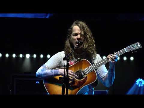 Billy Strings crushes Delmore Brothers' "Browns Ferry Blues" 7/23/23