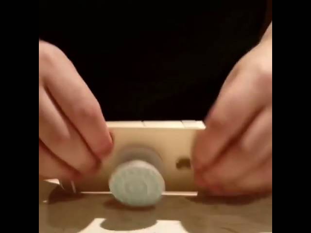 Vídeo relacionado con PopSockets: PopGrip Plant - Soporte y Agarre Extensibles Hechos de Materiales Vegetales con un PopTop Intercambiable para Smartphones y Tabletas - English Country Side