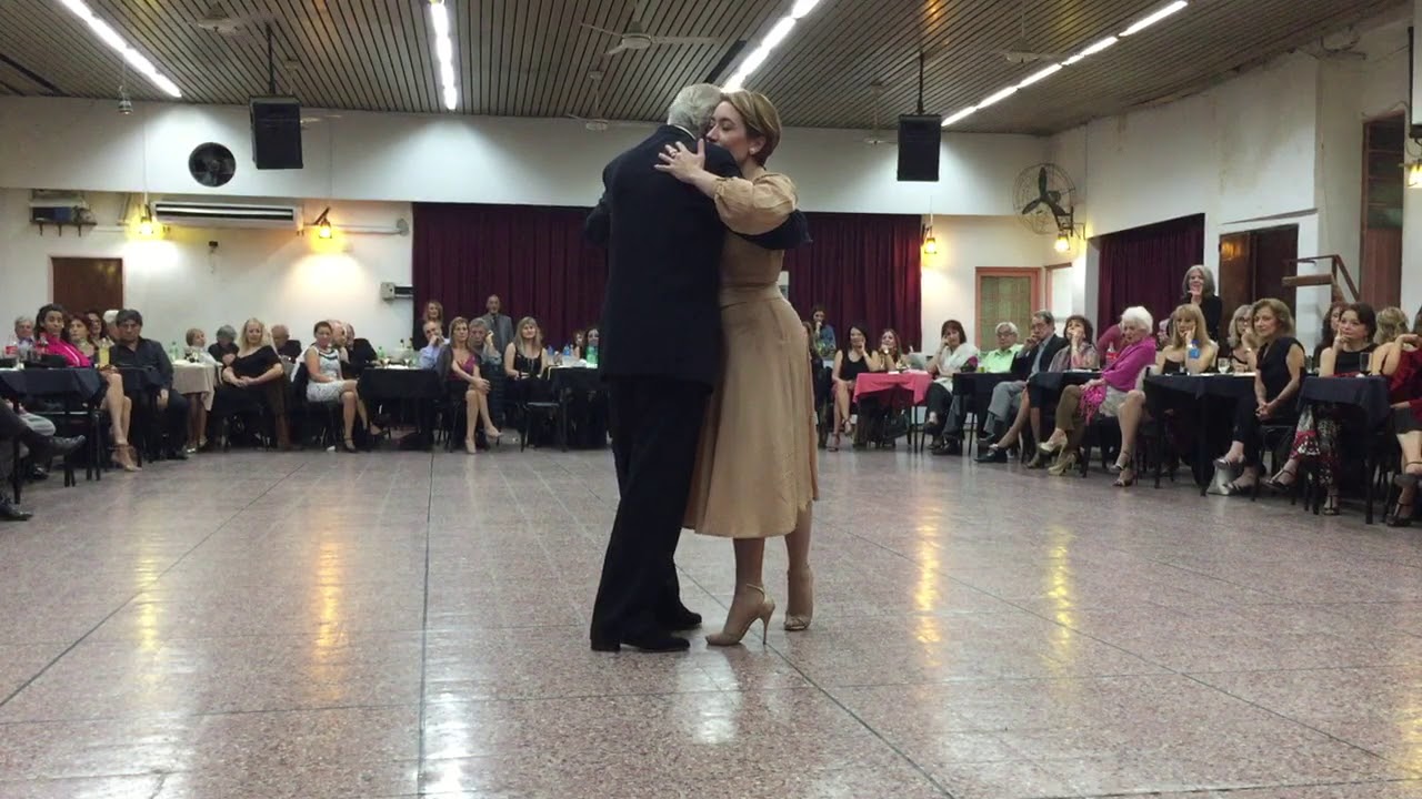 EL CHINO PERICO Y PAOLA TACCHETTI. "CANTOR DE BARRIO"