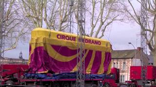 preview picture of video 'Montage du cirque Medrano à Angers 4 04 2014'