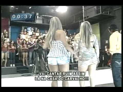 Ênio Carlos 15-07-12 Mari de vestidinho preto dançando com assistentes