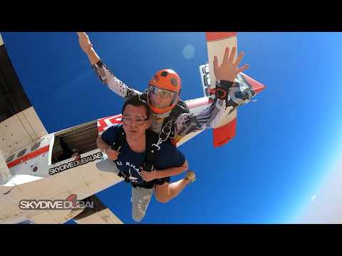 Desert SkyDiving in Dubai Desert Dropzone. My own experience!  (CC)