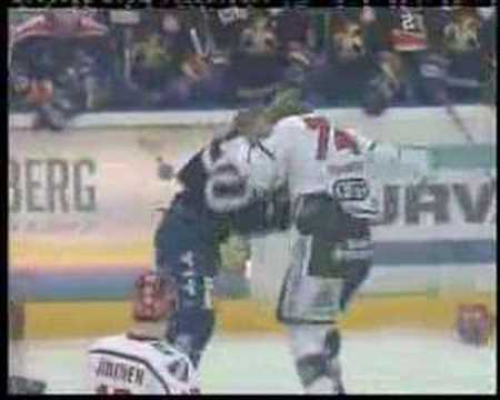 VandenBussche vs Nielikäinen HOCKEY FIGHT