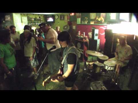 Tam Tam at Uncle Lous