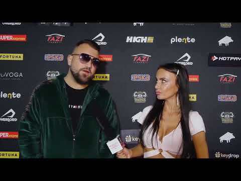 Sucker Punch KO during interview | Professional MMA AMADEUSZ "FERRARI" ROSLIK KO | Street Fight