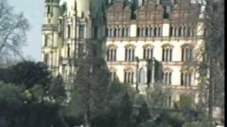 preview picture of video 'Schwerin, das Schloss am 1.April 1990'