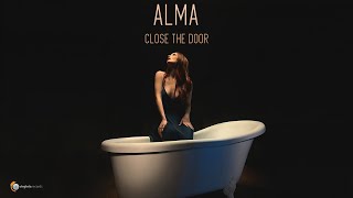 Kadr z teledysku Close The Door tekst piosenki ALMA