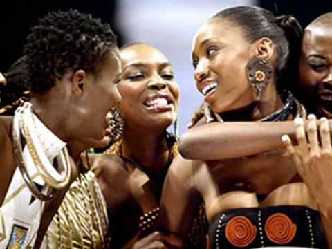 Videoclip de Mama Africa — Akon