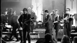 Roy Orbison - Oh, Pretty Woman (from Black &amp; White Night)