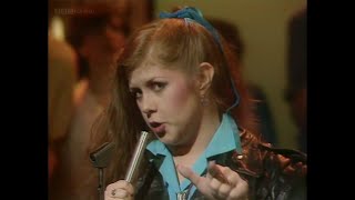 Kirsty MacColl - There&#39;s  A Guy Works Down The Chip Shop Swears He&#39;s Elvis (TOTP 1981)