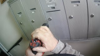 Drilling a Mail Box lock.   The Working Locksmith