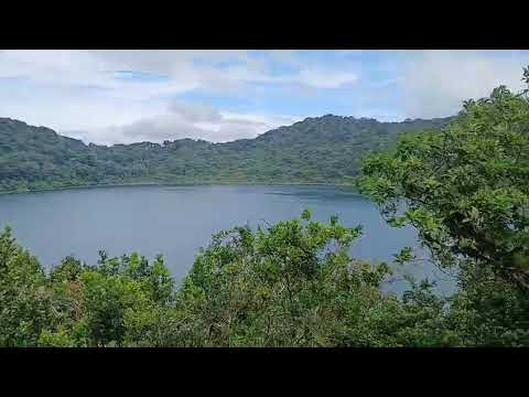 Volcan de Ipala, su cráter es una laguna.