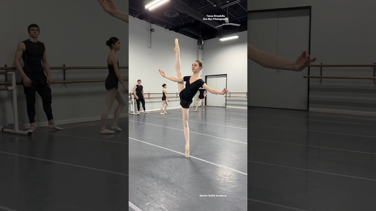 WOAH!! THAT BALANCE 😱 @tessa_rivadulla #ballet #balletclass