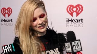Avril Lavigne Talks Kissing Girl In &#39;Rock N Roll&#39; Music Video!