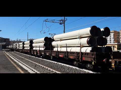 Treno merci carico di tubi con e652 122 e  d445 1106 a Roma Tuscolana