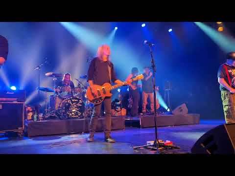 Vilain Pingouin - Te retournes pas- Le train (la derniere tournée) Jonquiere 16 oct 2025