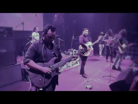 ''Jewnalai Gaaro Bho -THE EDGE BAND'' LIVE