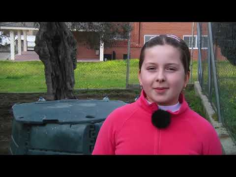 Los alumnos del colegio aprendiendo a hacer compost - Canal Extremadura
