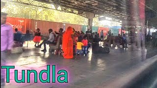 preview picture of video 'टूंडला स्टेशन बिना रुके पार करती वंदे भारत | Train18 Vande bharat Skipping Tundla Station'
