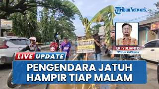 Rusak Parah & Picu Kecelakaan, Warga "Tanami" Jalan Alternatif Cirebon-Kuningan dengan Pohon Pisang