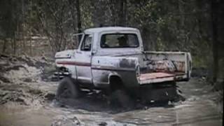 preview picture of video 'Big 4x4 FORD Pickup Truck on Tractor Tires at Friday 4x4 Event'