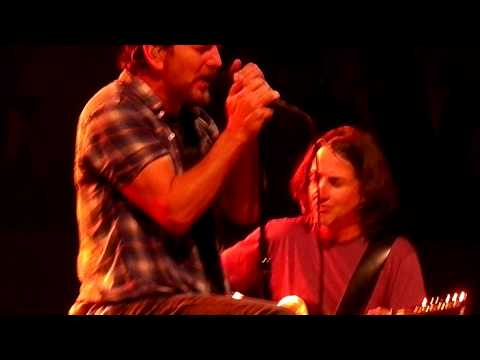 Pearl Jam - Yellow Moon - Worcester (October 15, 2013)