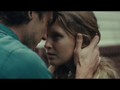 The Starling (2023) Girl A First kiss Scene