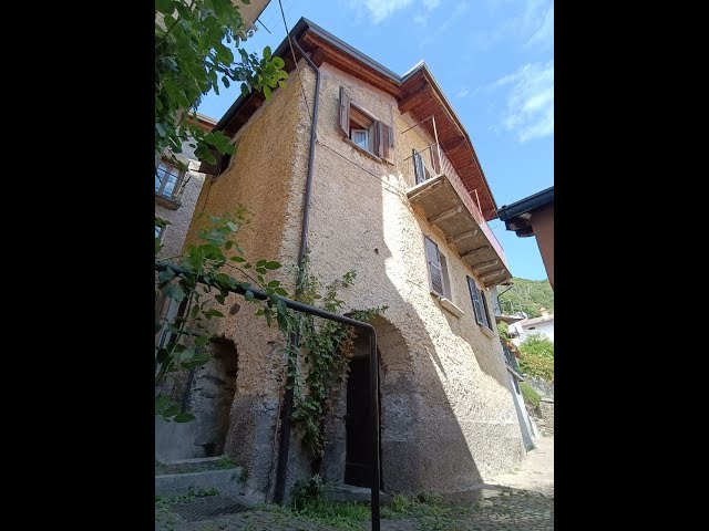 A VESTRENO, CARATTERISTICA CASA NEL BORGO